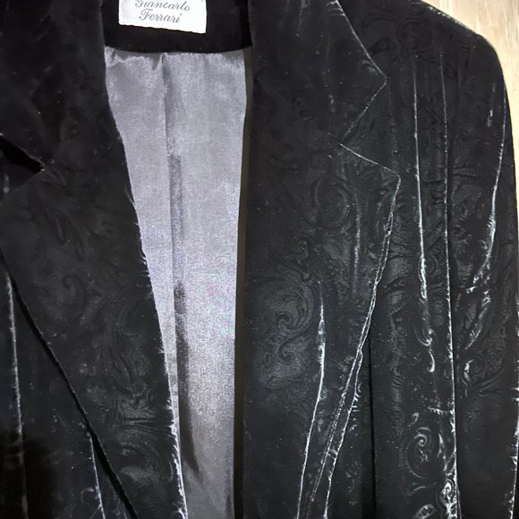 Beautifiul Crushed Velvet Jacket - Picture 4 of 6